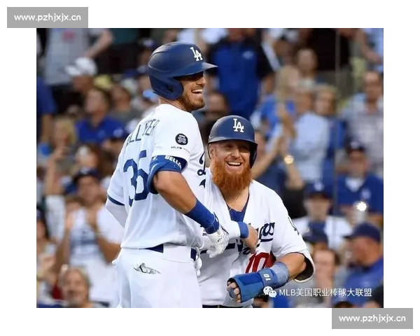 贝林杰轰三分炮 + 暖心互动！扬基 10-1 屠杀光芒，“贝爷” 点燃全场激情