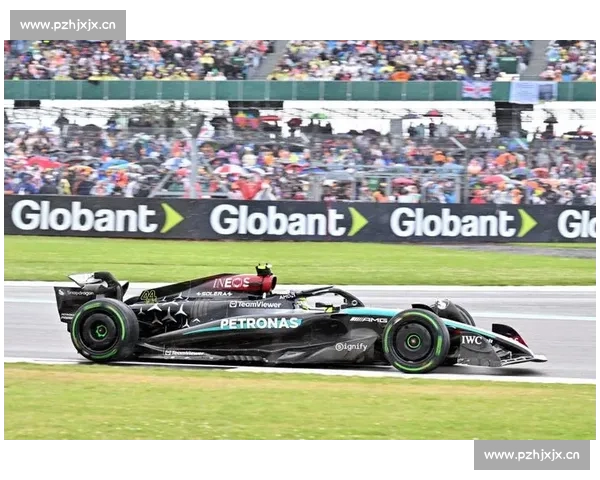 赛车场上的速度传说：汉密尔顿刷新纪录，能否再创辉煌